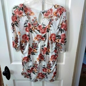 Jr's size 21 3xl lightweight half sleeve v-neck blouse peep hole button at back